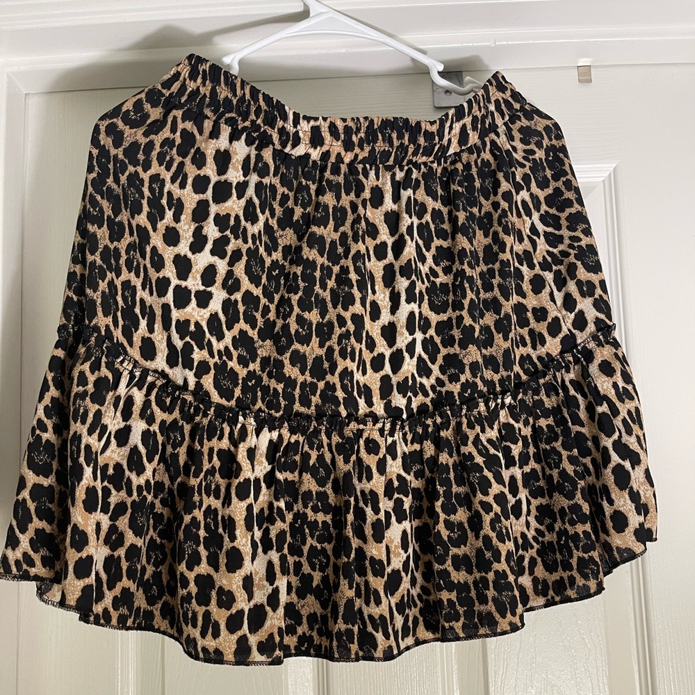 Very cute Ruffle Leopard mini skirt